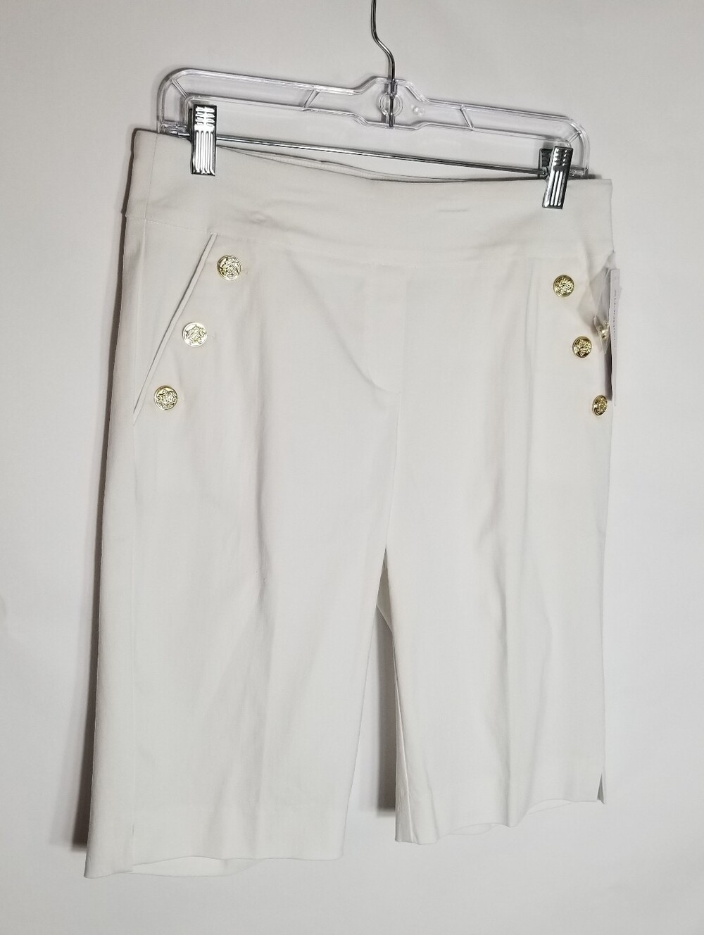 Liz Claiborne Shorts Women's Medium White Elastic Waist Bermuda Gold Button New